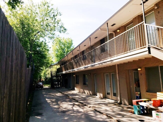 Building Photo - 4931 Junius St