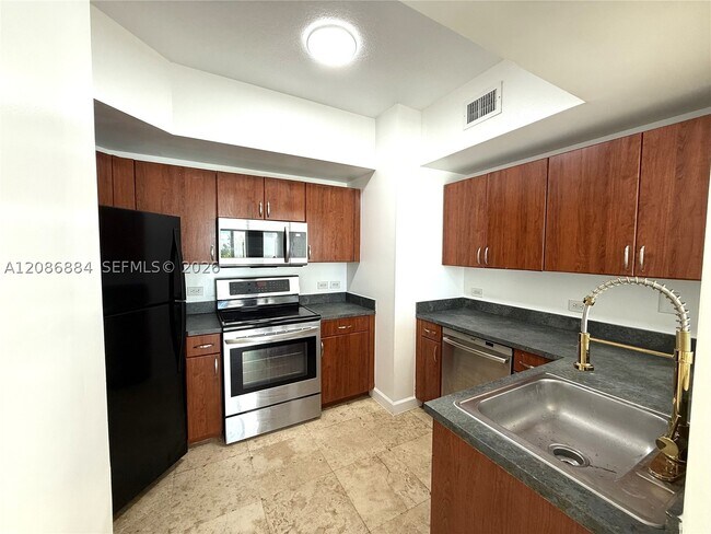 Foto del edificio - 9172 Collins Ave