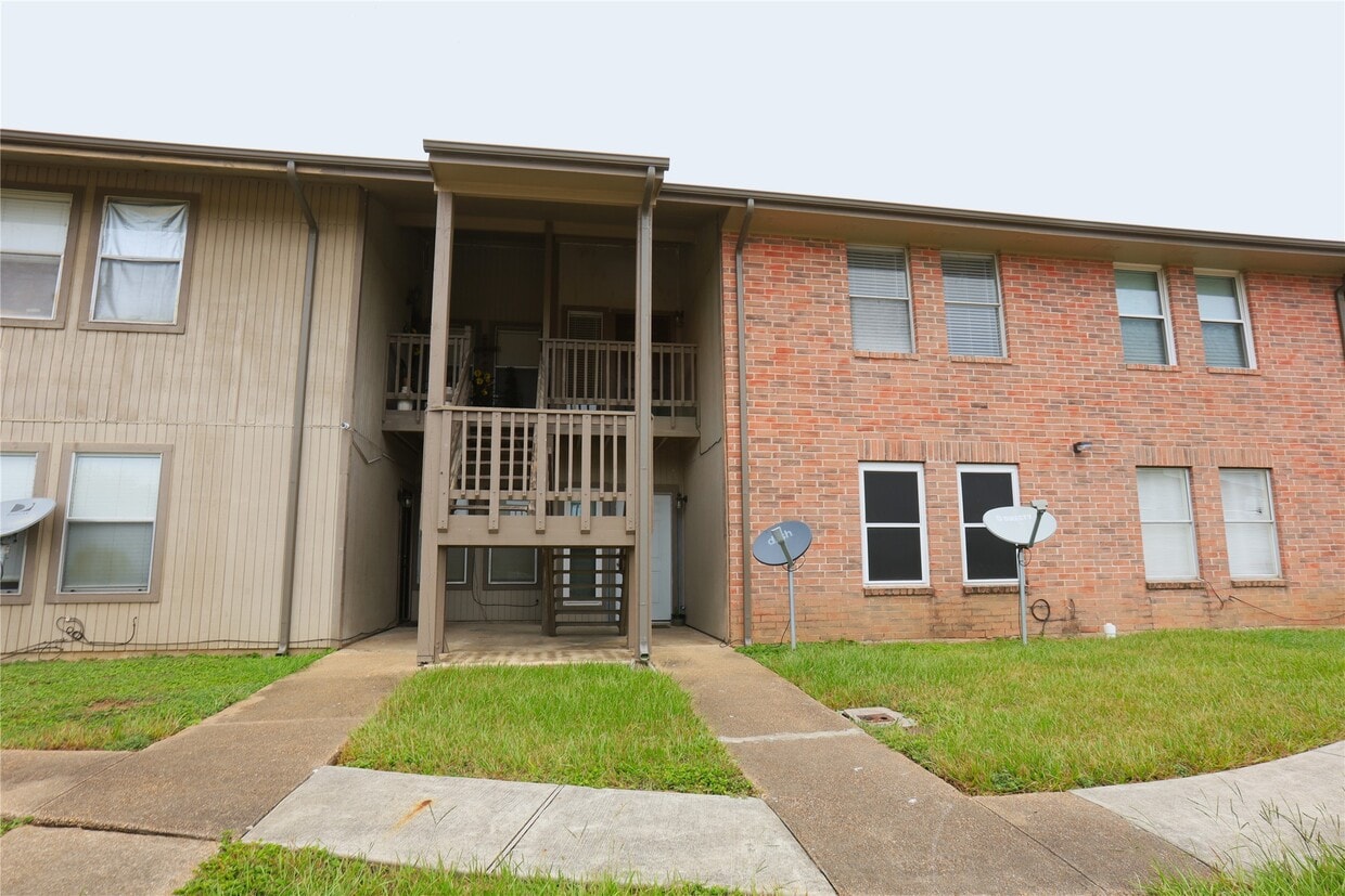 Foto principal - 418 Garland Dr