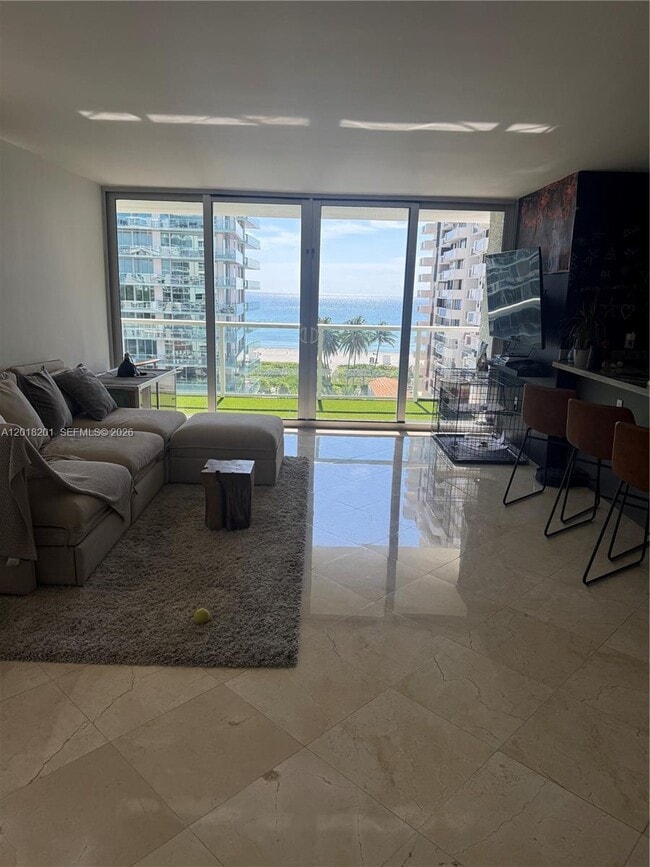 Foto del edificio - 5750 Collins Ave
