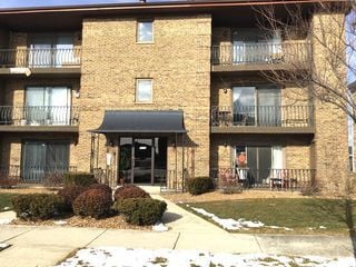 Building Photo - 8136 168th Pl Apt 2E