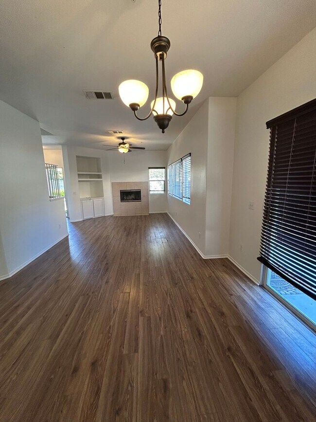 Foto del edificio - Cute, Clean and Cozy 3 Bedroom Condo w/Attached 2 Car Garage in Murrieta