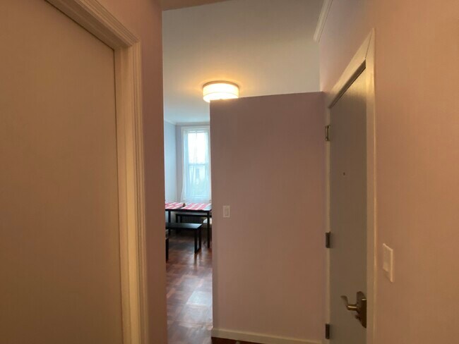 Foto del edificio - 539 47th Rd