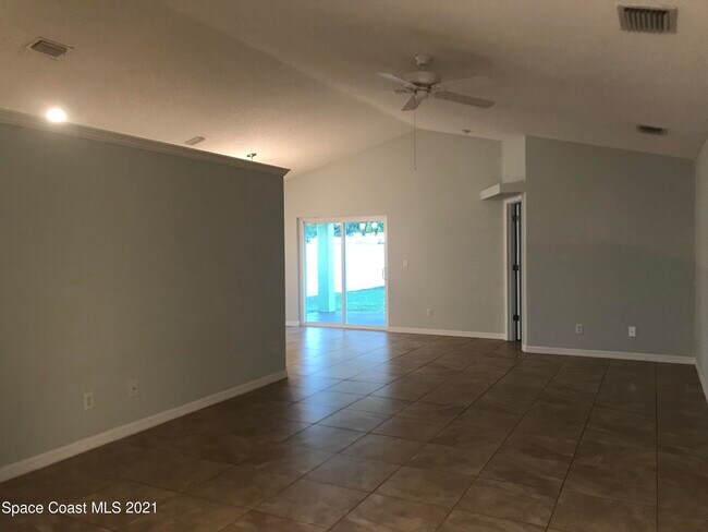 Building Photo - 3006 Alice St