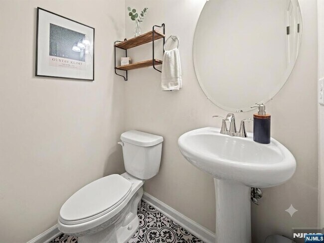 Foto del edificio - 12-46 Plaza Road Unit