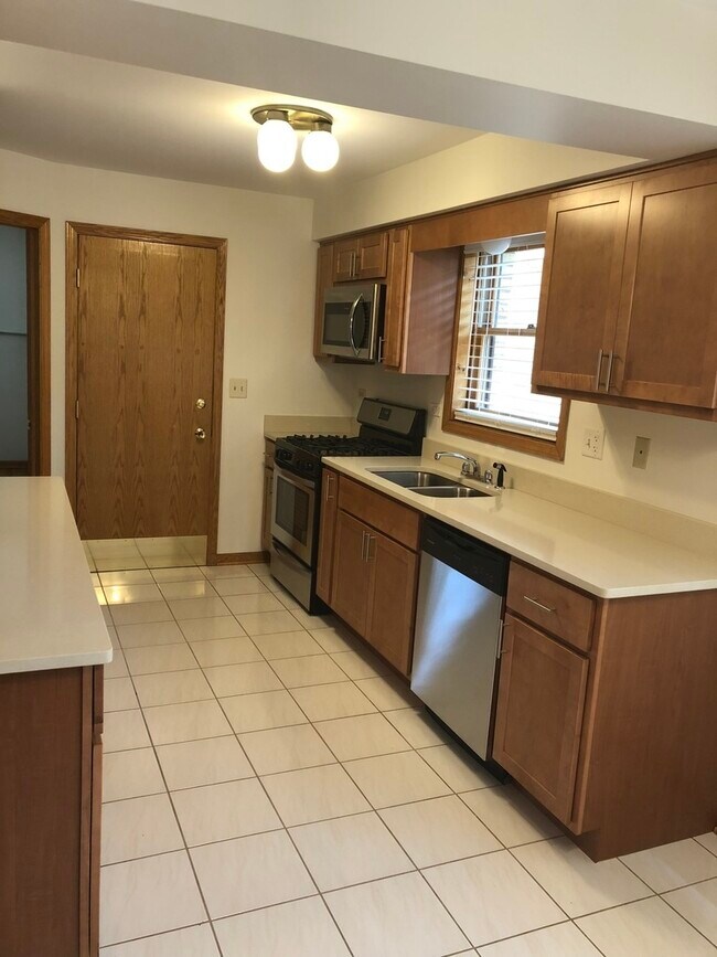 Building Photo - 8010 W Addison St