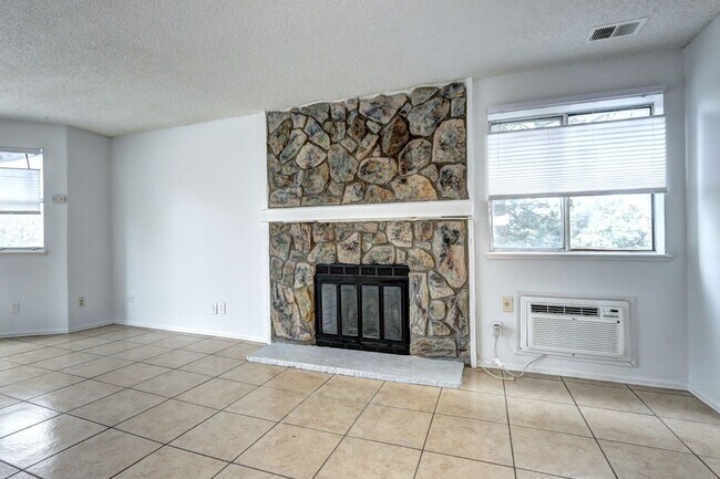Foto del edificio - 2 bed 1 bath Condo in Victoria Crossing II