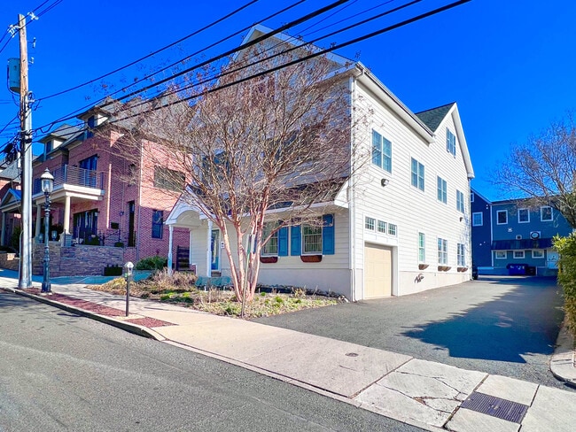 Side View - 83 S Hamilton St