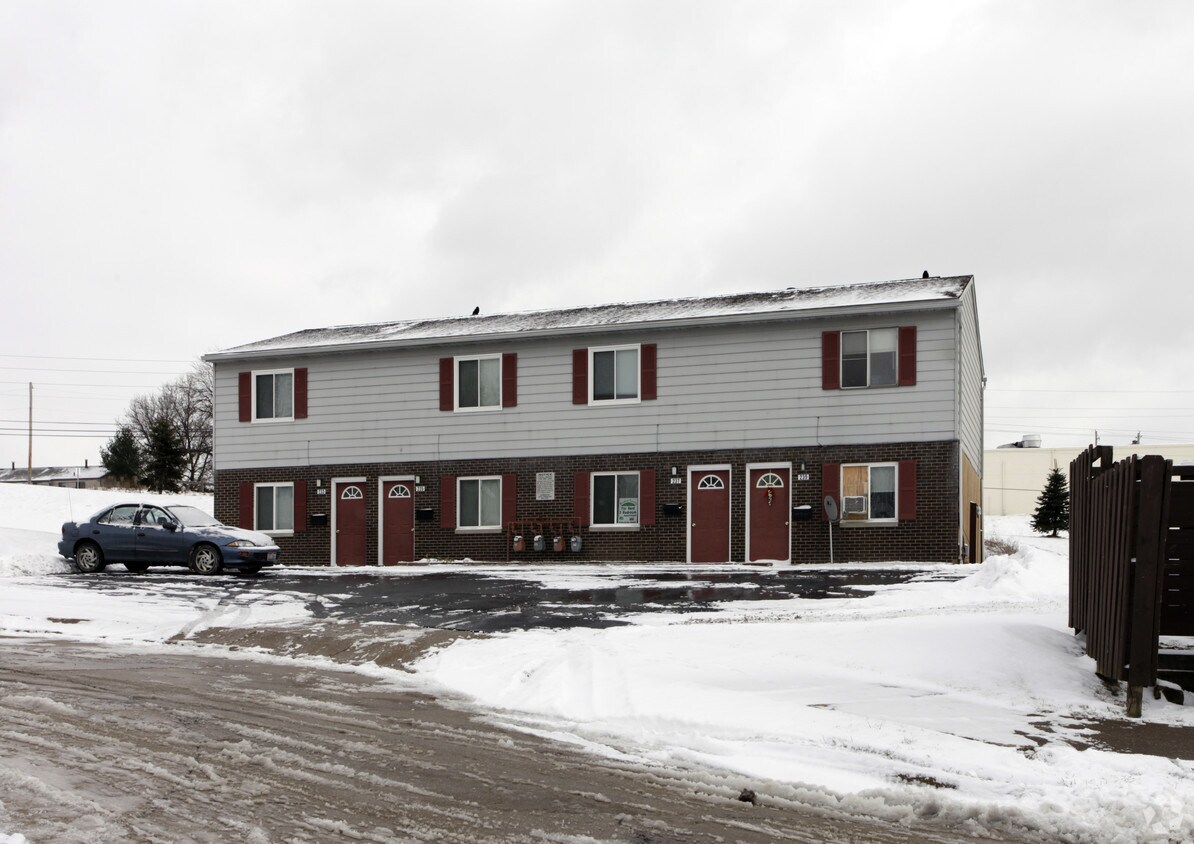 Building Photo - 223-270 Lilac Pl