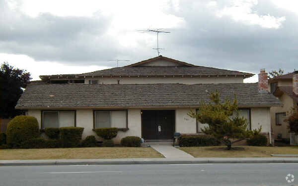 Building Photo - 4583 Pearl Ave