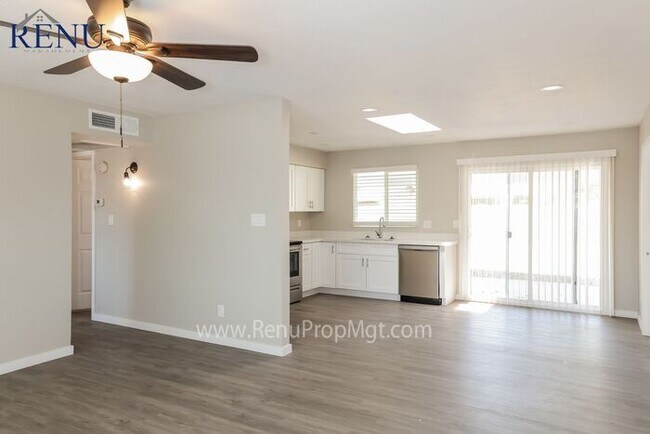 Foto del edificio - Now Available!