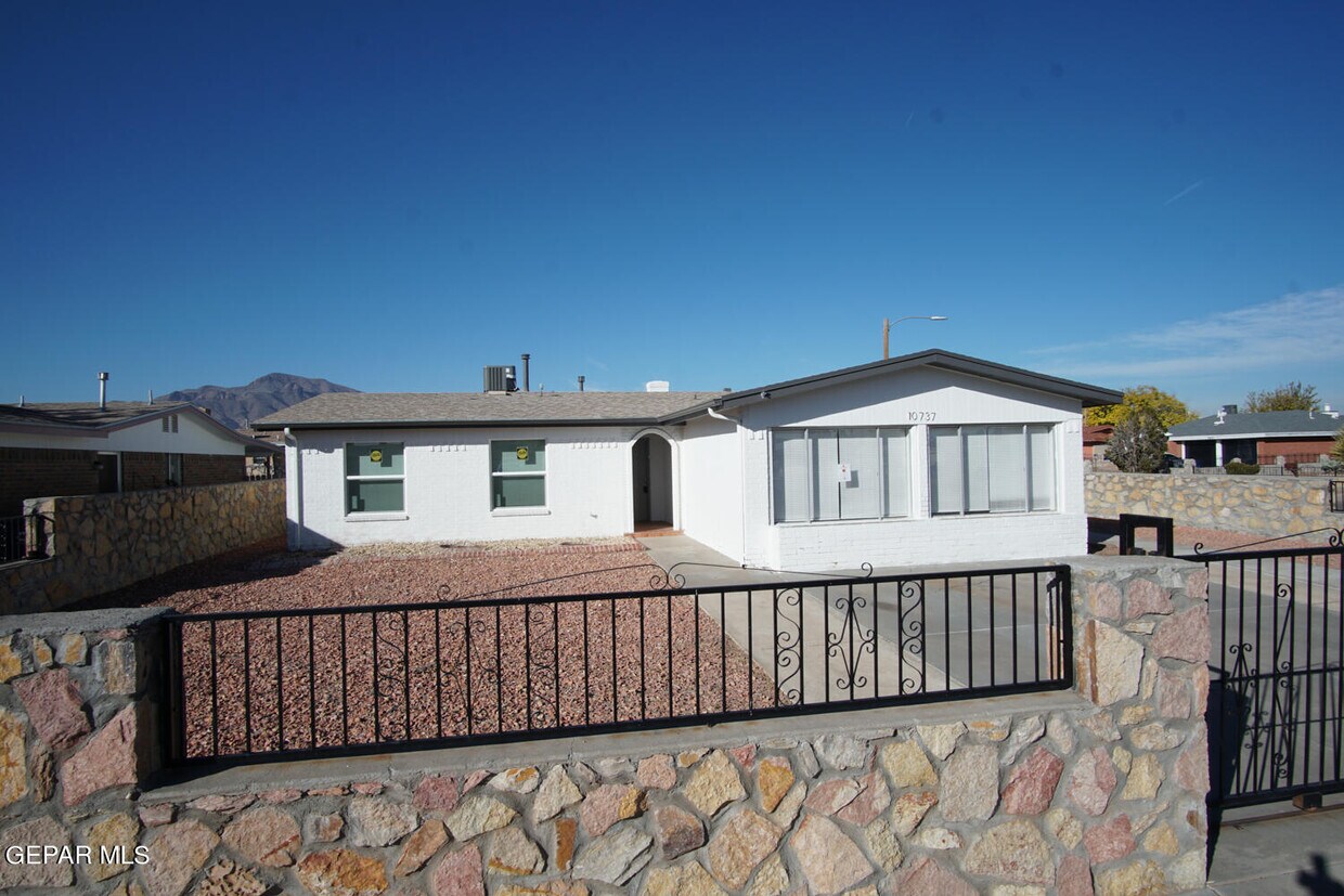 Primary Photo - 10737 Levelland Pl