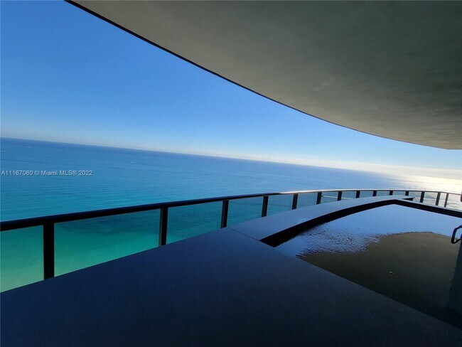 Building Photo - 18555 Collins Ave