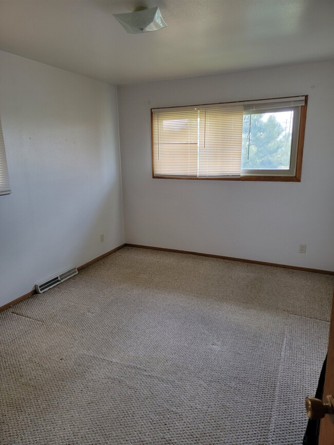 Building Photo - 9626 W Silver Spring Dr