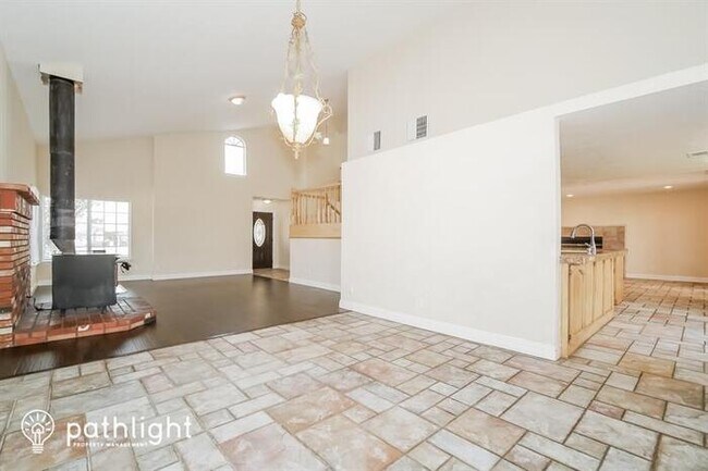Building Photo - 13810 Driftwood Dr, Victorville, CA, 92395