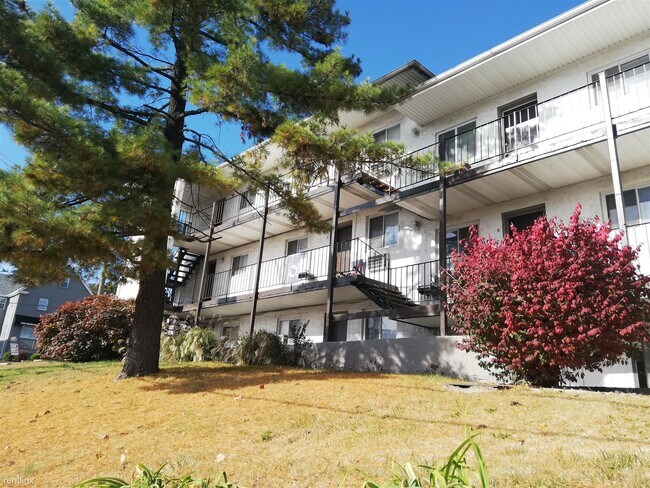 Building Photo - 2542 S Big Bend Blvd