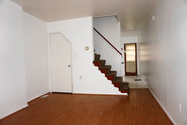 Building Photo - 2 Bedroom Townhome in Hampden with Den - Close to The Avenue!