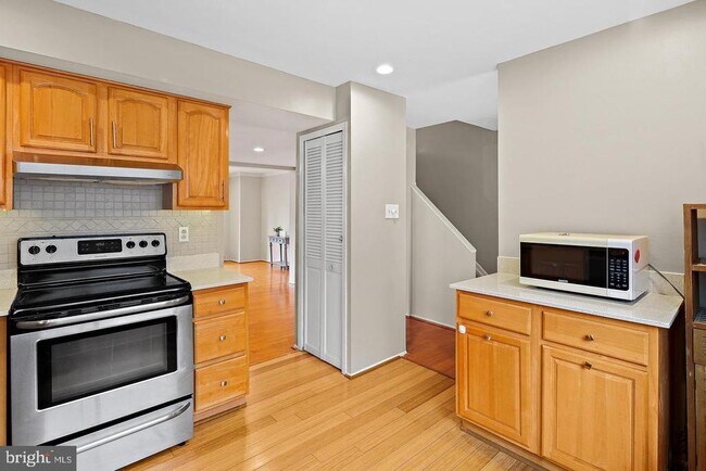 Foto del edificio - 7068 Winter Rose Path