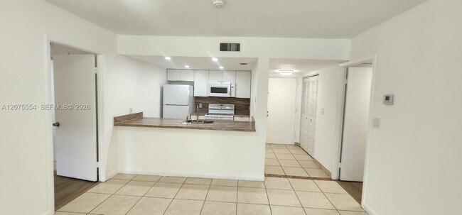 Building Photo - 8160 Geneva Ct