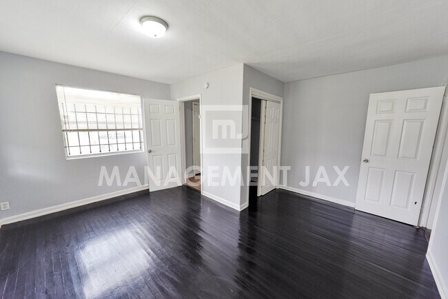 Foto del edificio - 1210 W 27th St