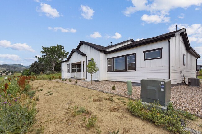 Foto del edificio - Gorgeous Ranch with 4 BR/3 1/2 Baths in Li...