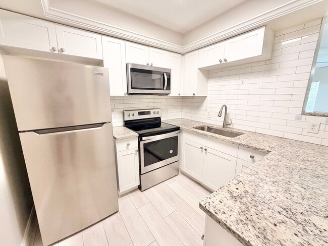 Building Photo - 4241 Gulfstream Dr