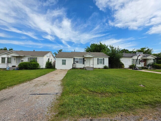 Foto del edificio - 3 Bed 1 Bath Home in Shawnee!
