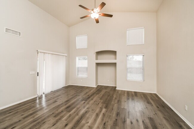 Building Photo - 5123 E Dragoon Ave