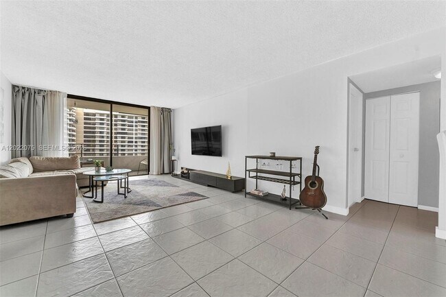Foto del edificio - 600 Three Islands Boulevard