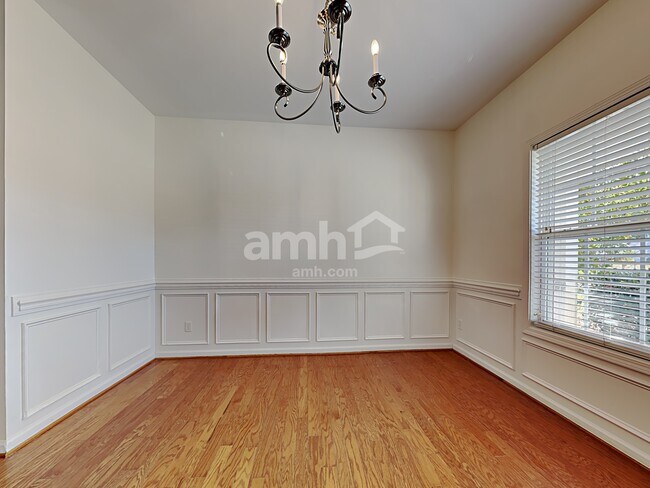 Building Photo - 10 Oakville Ct