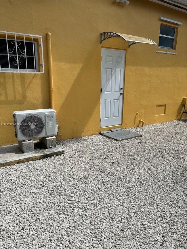 Foto del edificio - 6102 SW 58th St