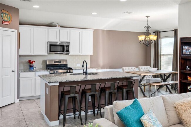 Foto del edificio - 5813 Casstello Dr