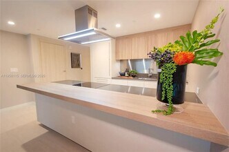 Building Photo - 1000 Brickell Plaza