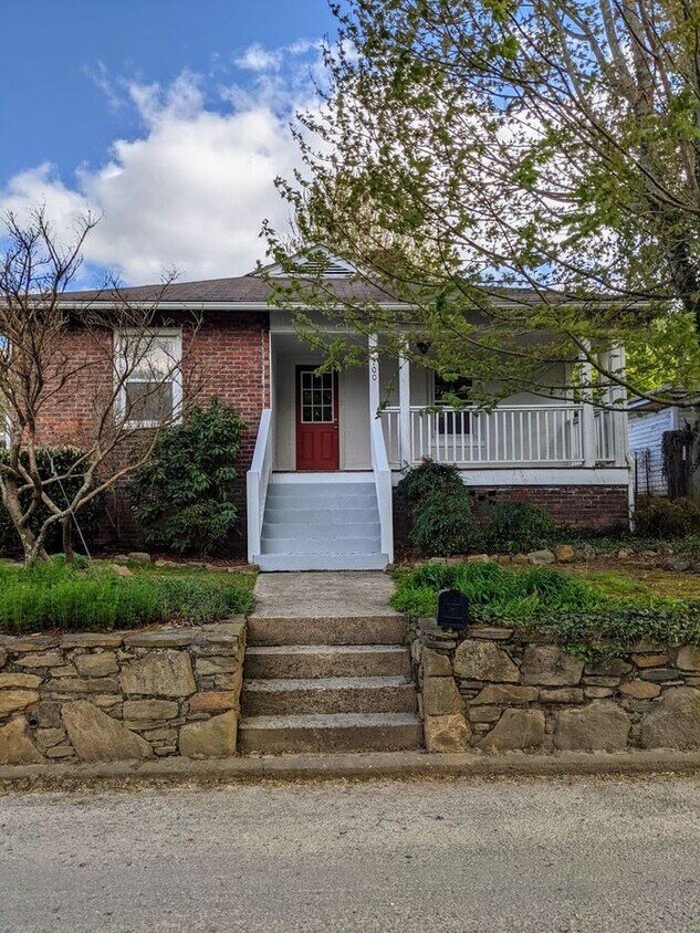 100 Gibbs St, Swannanoa, NC 28778 House Rental in Swannanoa, NC