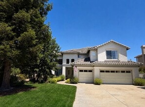 Building Photo - 19535 Cortina Ct