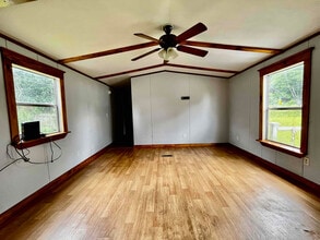 Building Photo - 1038 Maple Dr