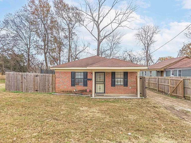 Primary Photo - 1900 Swift St