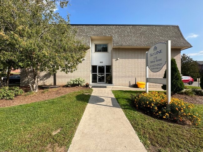 Building Photo - Skyway Estate Apartments