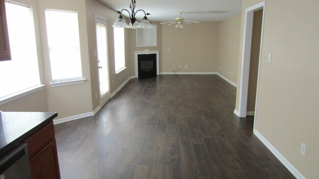 Foto del edificio - 3 bedroom home in Steele Creek