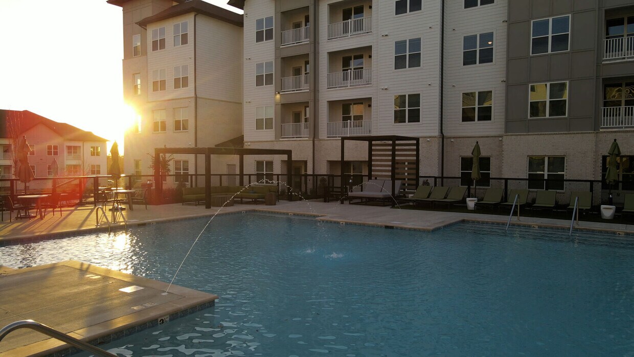 The Ravelle at Ridgeview Apartments in Antioch, TN