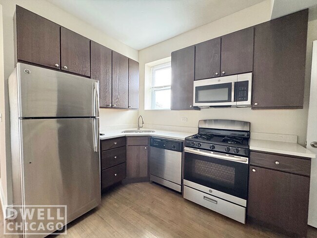 Foto del edificio - 2816 N Troy St