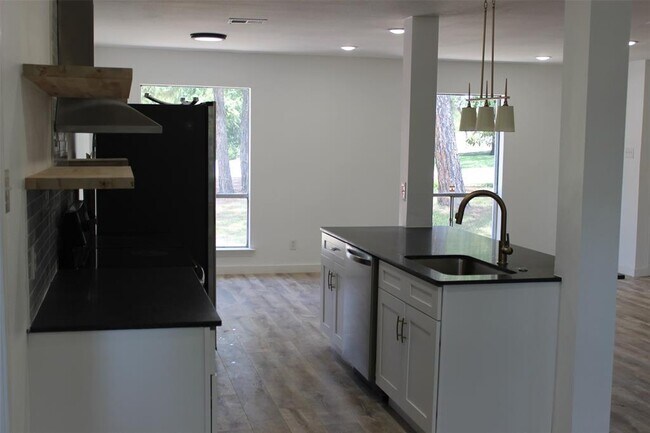 Building Photo - 400 Casa Bello Ct