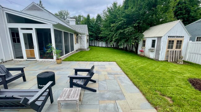 Foto del edificio - Charming 3-Bedroom 2-Bathroom Ranch in Laurel Hill Available 6/1