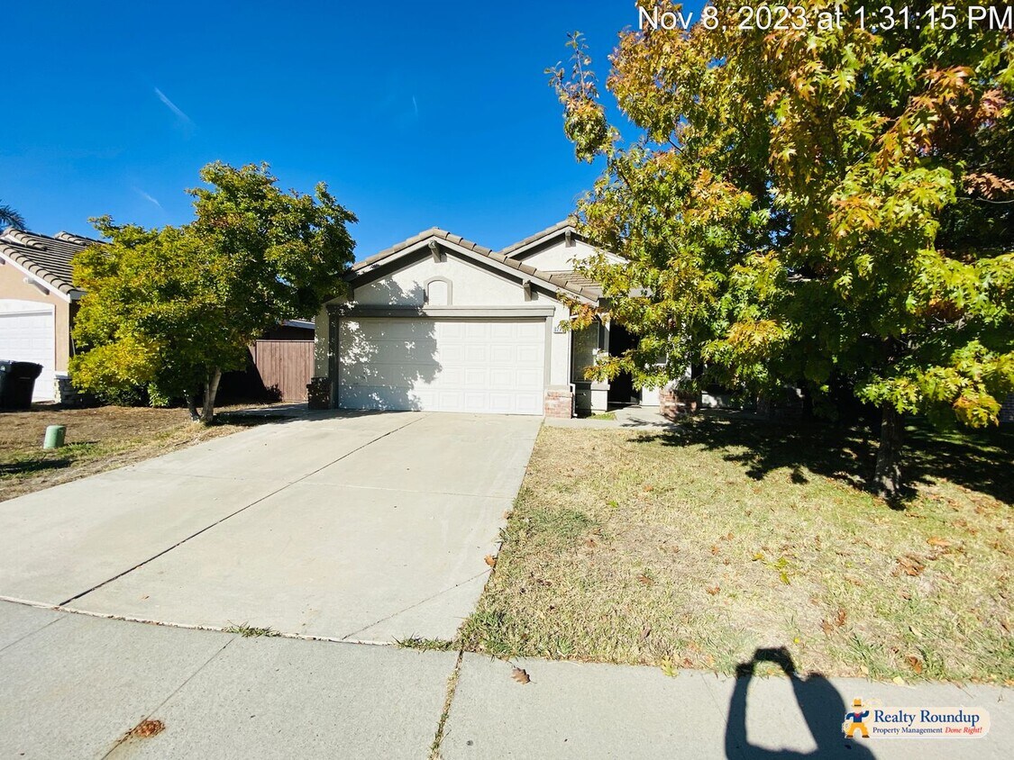 Primary Photo - Cute Elk Grove Home