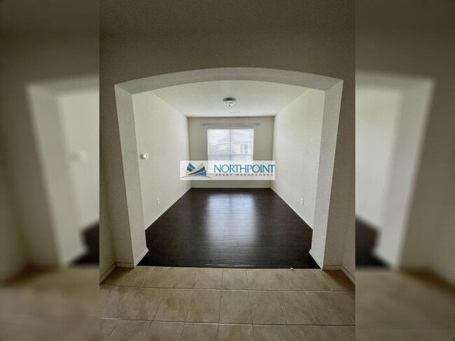 Building Photo - Charming 3 beds 3 baths in Denton!