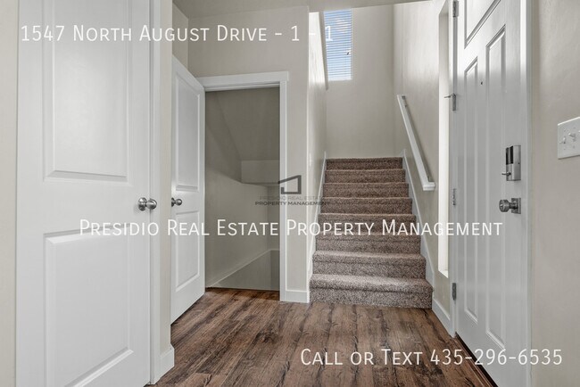 Building Photo - 1547 N August Dr
