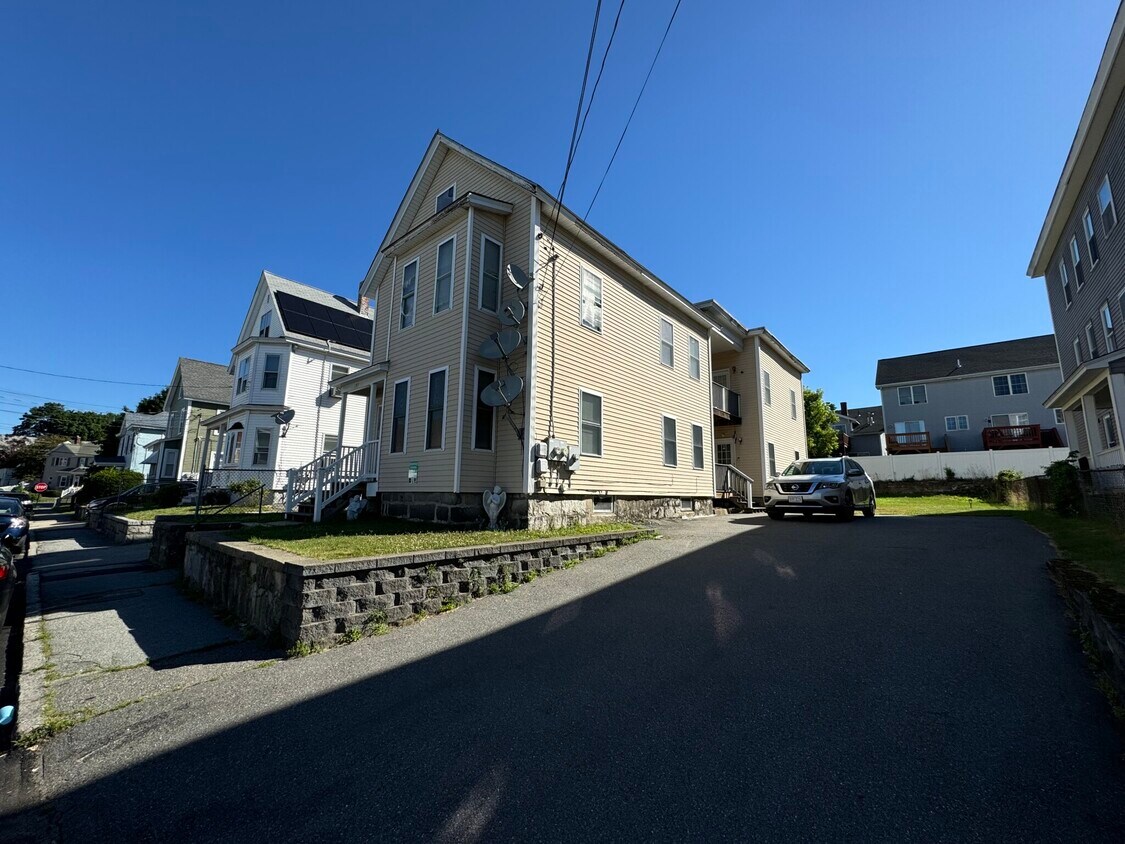 197 Cumberland Rd Unit 1, Lowell, MA 01850 Condo for Rent in Lowell