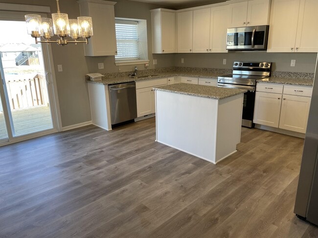 Building Photo - 709 Poplar Cir