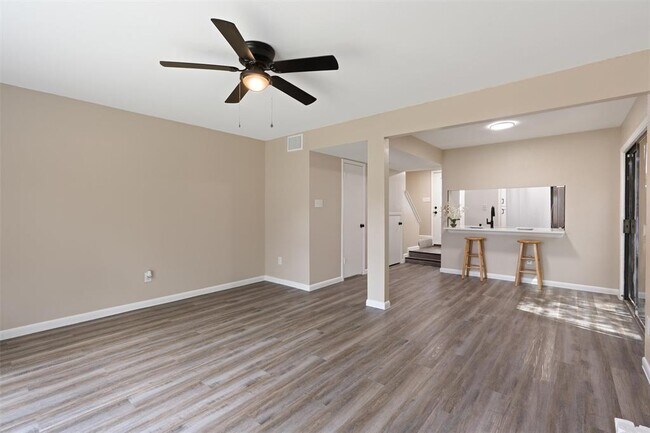 Foto del edificio - 6915 Woodhue Dr