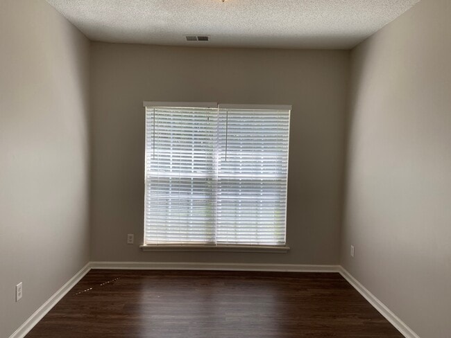 Foto del edificio - 11632 Larix Dr